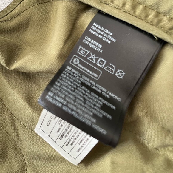 Cute puffy green vest - Picture 5 of 5